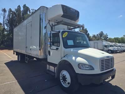 Freightliner M2 106 26 ft Refrigerated Truck - 240HP, 6 Speed Automatic, Liftgate