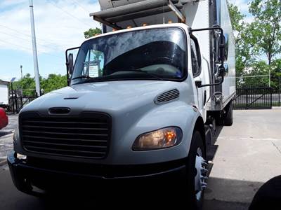 Freightliner M2 106 26 ft Refrigerated Truck - 240HP, 7 Speed Automatic, Liftgate