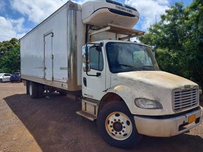 Freightliner M2 106 26 ft Refrigerated Truck - 280HP, 5 Speed Automatic, Liftgate