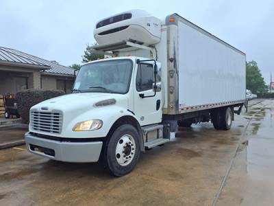 Freightliner M2 106 26 ft Refrigerated Truck - 240HP, 7 Speed Automatic, Liftgate