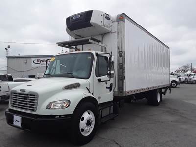 Freightliner M2 106 26 ft Refrigerated Truck - 240HP, 6 Speed Automatic, Liftgate