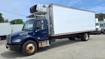 Freightliner M2 106 26 ft Refrigerated Truck - 280HP, 6 Speed Automatic