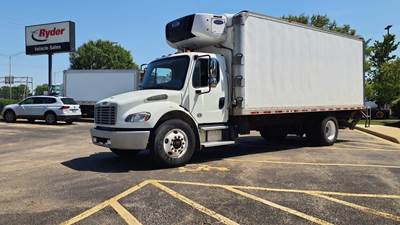 Freightliner M2 106 20 ft Refrigerated Truck - 240HP, 6 Speed Automatic, Liftgate