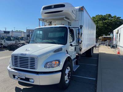 Freightliner M2 106 26 ft Refrigerated Truck - 240HP, 6 Speed Automatic, Liftgate