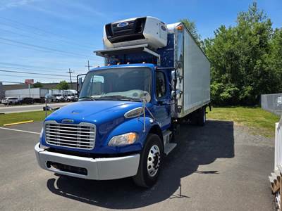 Freightliner M2 106 26 ft Refrigerated Truck - 280HP, 6 Speed Automatic, Liftgate