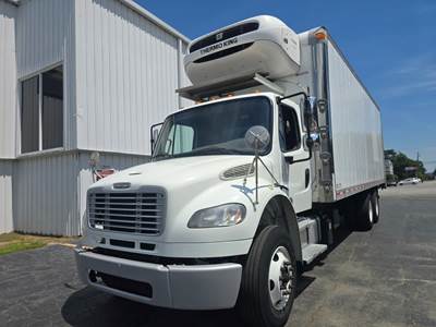 Freightliner M2 106 26 ft Refrigerated Truck - 350HP, 10 Speed Manual, Liftgate