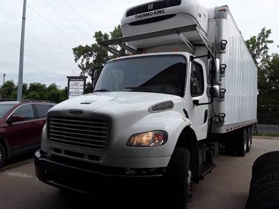 Freightliner M2 106 26 ft Refrigerated Truck - 300HP, 6 Speed Automatic, Liftgate