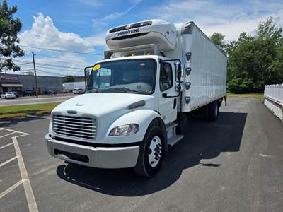 Freightliner M2 106 26 ft Refrigerated Truck - 240HP, 6 Speed Automatic, Liftgate