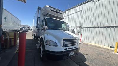 Freightliner M2 106 26 ft Refrigerated Truck - 330HP, 6 Speed Automatic, Liftgate