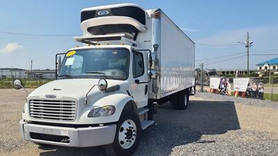 Freightliner M2 106 26 ft Refrigerated Truck - 240HP, 6 Speed Automatic, Liftgate