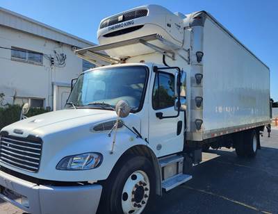 Freightliner M2 106 26 ft Refrigerated Truck - 240HP, 6 Speed Automatic, Liftgate