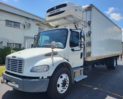 Freightliner M2 106 26 ft Refrigerated Truck - 240HP, 6 Speed Automatic, Liftgate