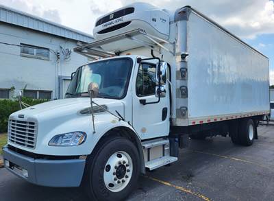 Freightliner M2 106 26 ft Refrigerated Truck - 240HP, 6 Speed Automatic, Liftgate