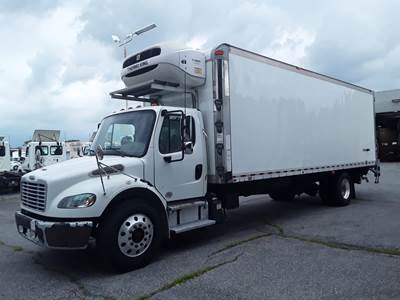 Freightliner M2 106 26 ft Refrigerated Truck - 280HP, 6 Speed Automatic, Liftgate