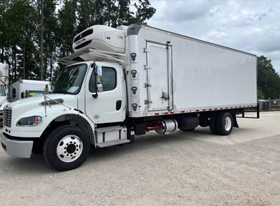 Freightliner M2 106 26 ft Refrigerated Truck - 270HP, 6 Speed Automatic