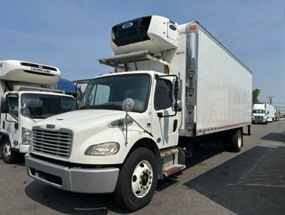 Freightliner M2 106 26 ft Refrigerated Truck - 280HP, 6 Speed Automatic
