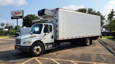Freightliner M2 106 26 ft Refrigerated Truck - 260HP, 6 Speed Automatic, Liftgate