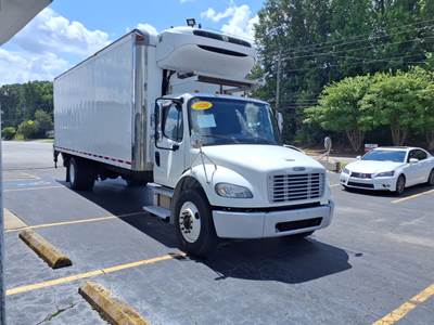 Freightliner M2 106 26 ft Refrigerated Truck - 280HP, 6 Speed Automatic, Liftgate