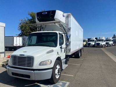 Freightliner M2 106 26 ft Refrigerated Truck - 240HP, 9 Speed Automatic, Liftgate
