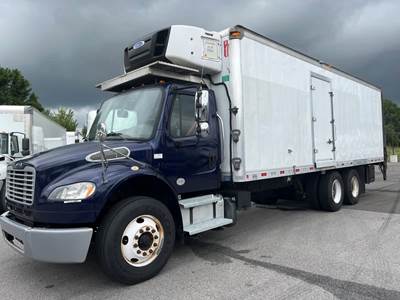 Freightliner M2 106 26 ft Refrigerated Truck - 300HP, 6 Speed Automatic, Liftgate