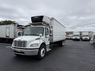 Freightliner M2 106 26 ft Refrigerated Truck - 260HP, 7 Speed Automatic, Liftgate