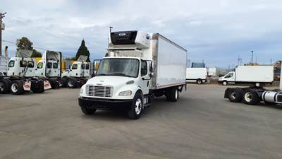 Freightliner M2 106 26 ft Refrigerated Truck - 240HP, 6 Speed Automatic, Liftgate