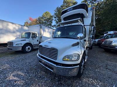 Freightliner M2 106 26 ft Refrigerated Truck - 240HP, 6 Speed Automatic