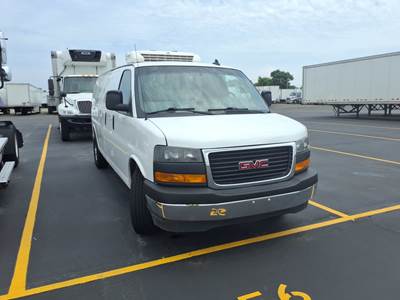 GMC G3500 Refrigerated Truck - 341HP, 6 Speed Automatic