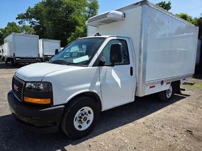 GMC Savana 3500 12 ft Refrigerated Truck - 265HP, 5300 Speed Automatic