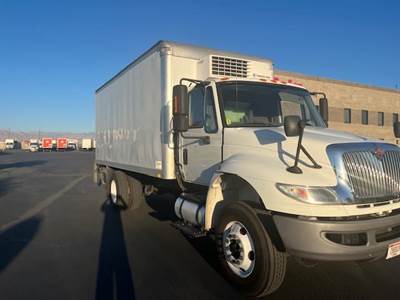 International 4300 18 ft Refrigerated Truck - 260HP, 6 Speed Automatic, Liftgate