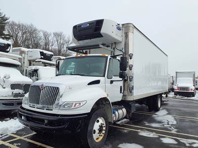 International 4300 26 ft Refrigerated Truck - 240HP, 6 Speed Automatic, Liftgate