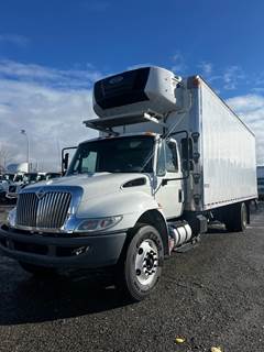 International 4300 26 ft Refrigerated Truck - 6 Speed Automatic, Liftgate