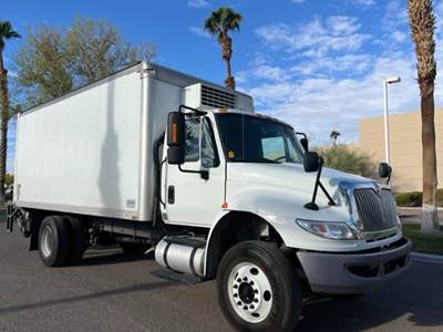 International 4300 18 ft Refrigerated Truck - 260HP, 6 Speed Automatic, Liftgate