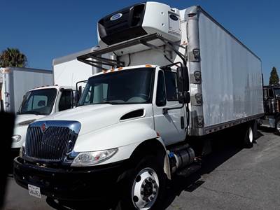 International 4300 26 ft Refrigerated Truck - 250HP, 6 Speed Automatic, Liftgate