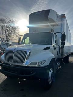International 4300 26 ft Refrigerated Truck - 6 Speed Automatic, Liftgate