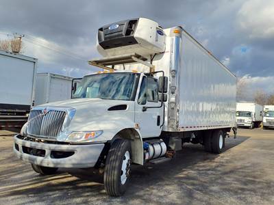 International 4300 26 ft Refrigerated Truck - 6 Speed Automatic, Liftgate