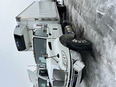 International 4300 24 ft Refrigerated Truck - 6 Speed Manual, Liftgate