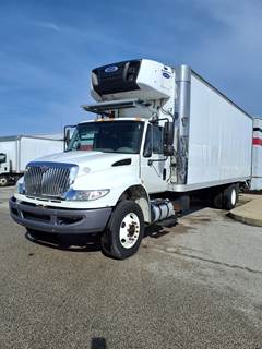 International 4300 26 ft Refrigerated Truck - 6 Speed Automatic, Liftgate