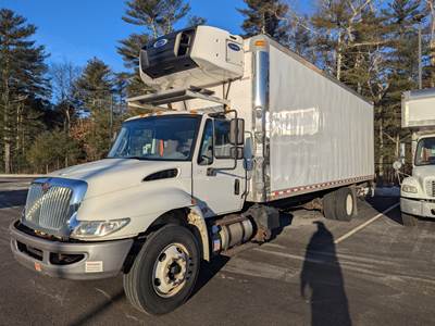 International 4300 26 ft Refrigerated Truck - 6 Speed Automatic, Liftgate