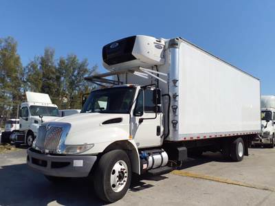 International 4300 26 ft Refrigerated Truck - 6 Speed Automatic, Liftgate