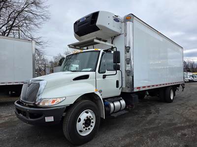 International 4300 26 ft Refrigerated Truck - 6 Speed Automatic, Liftgate