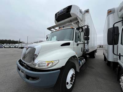 International 4300 26 ft Refrigerated Truck - 6 Speed Automatic, Liftgate