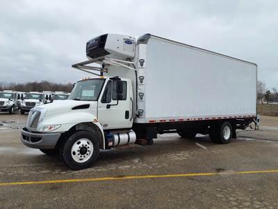 International 4300 26 ft Refrigerated Truck - 6 Speed Automatic, Liftgate