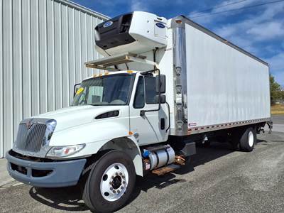 International 4300 26 ft Refrigerated Truck - 6 Speed Automatic, Liftgate