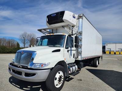 International 4300 26 ft Refrigerated Truck - 6 Speed Automatic, Liftgate