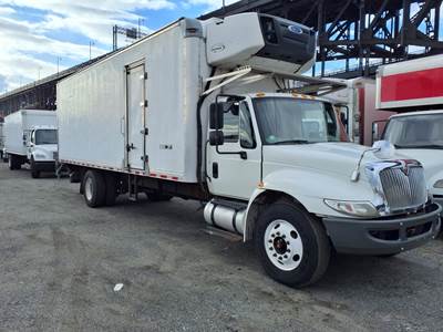 International 4300 26 ft Refrigerated Truck - 6 Speed Automatic, Liftgate