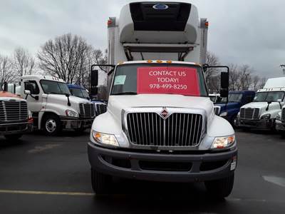 International 4300 26 ft Refrigerated Truck - 240HP, 6 Speed Automatic, Liftgate
