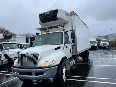 International 4300 26 ft Refrigerated Truck - 6 Speed Automatic, Liftgate