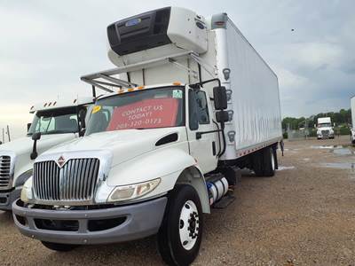 International 4300 26 ft Refrigerated Truck - 250HP, 6 Speed Automatic, Liftgate