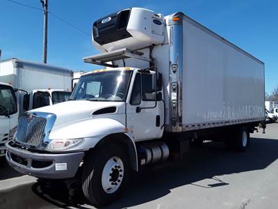 International 4300 26 ft Refrigerated Truck - 6 Speed Automatic, Liftgate